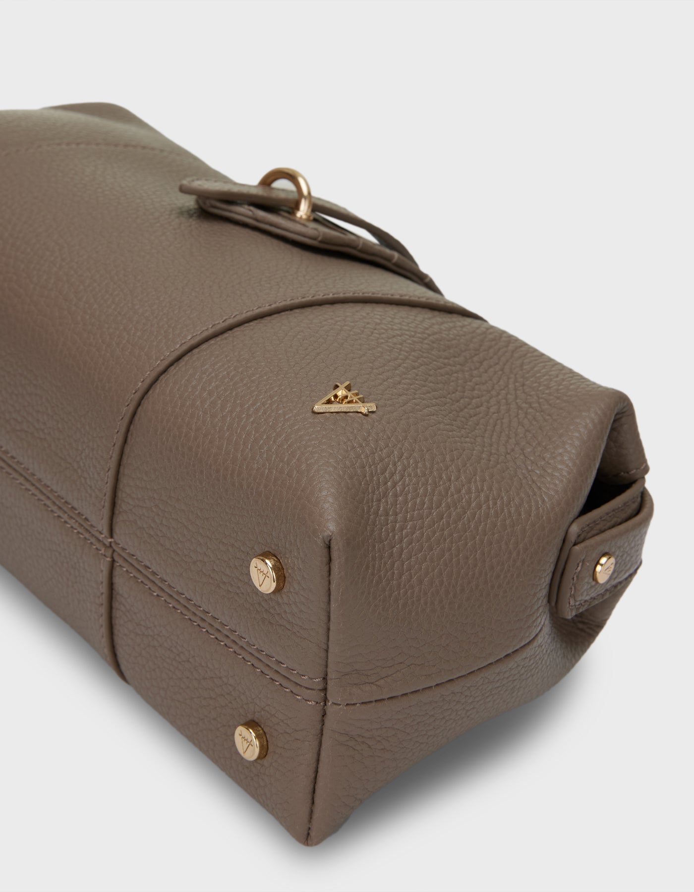 Hiva Atelier | Nubes Doctor Bag MINK | Beautiful and Versatile Leather Accessories