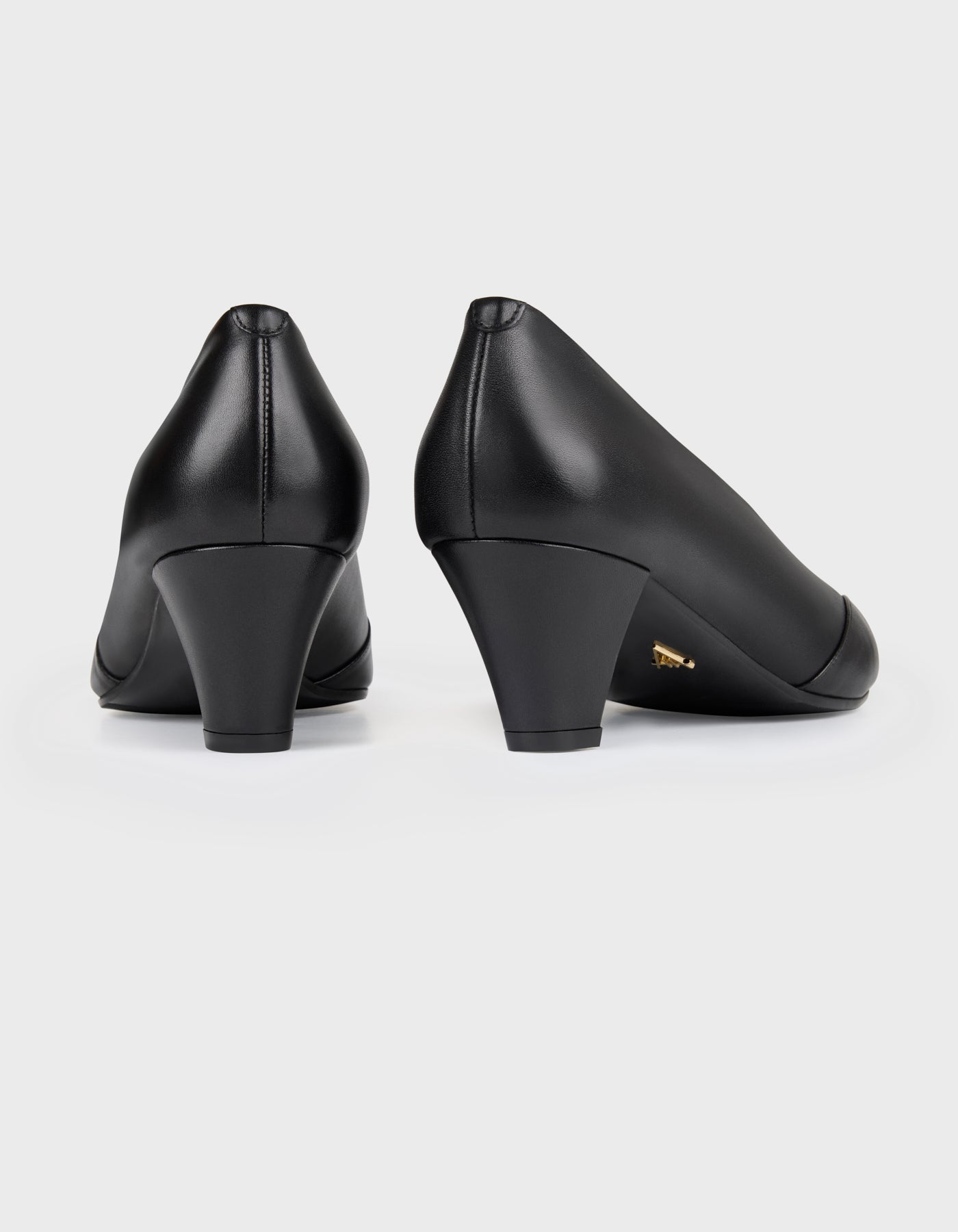 Hiva Atelier | Leather Pointed Toe Heels Black | Beautiful and Versatile Leather Accessories