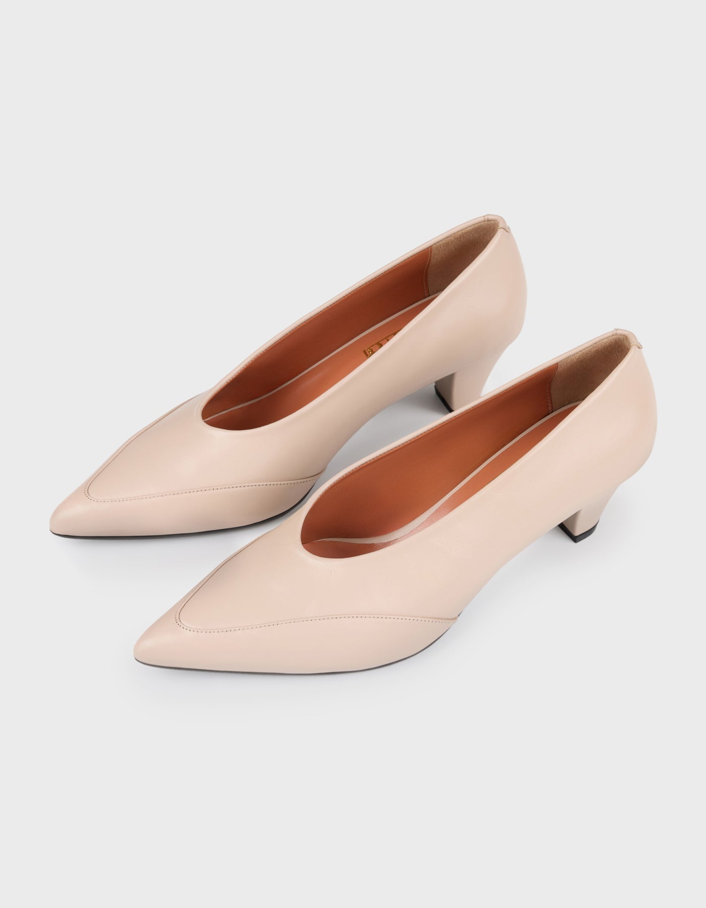 Hiva Atelier | Leather Pointed Toe Heels Cream | Beautiful and Versatile Leather Accessories