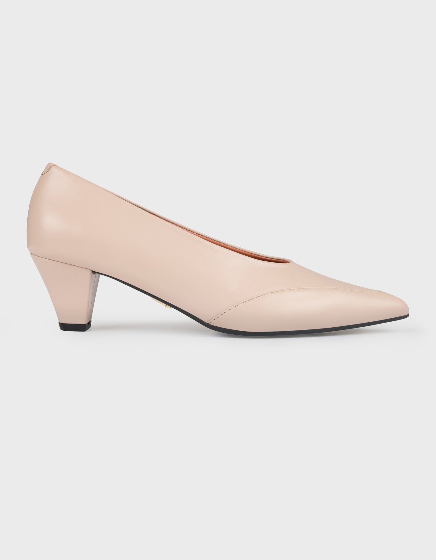 Hiva Atelier | Leather Pointed Toe Heels Cream | Beautiful and Versatile Leather Accessories