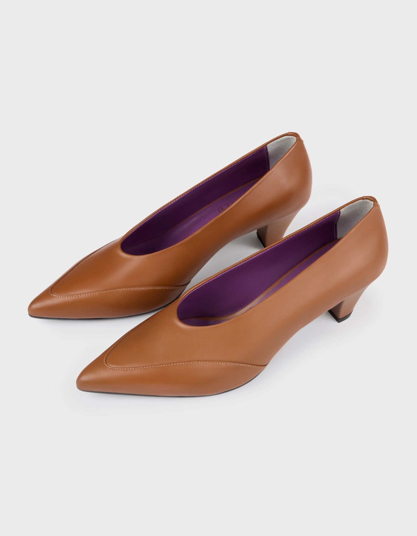 Hiva Atelier | Leather Pointed Toe Heels Wood | Beautiful and Versatile Leather Accessories