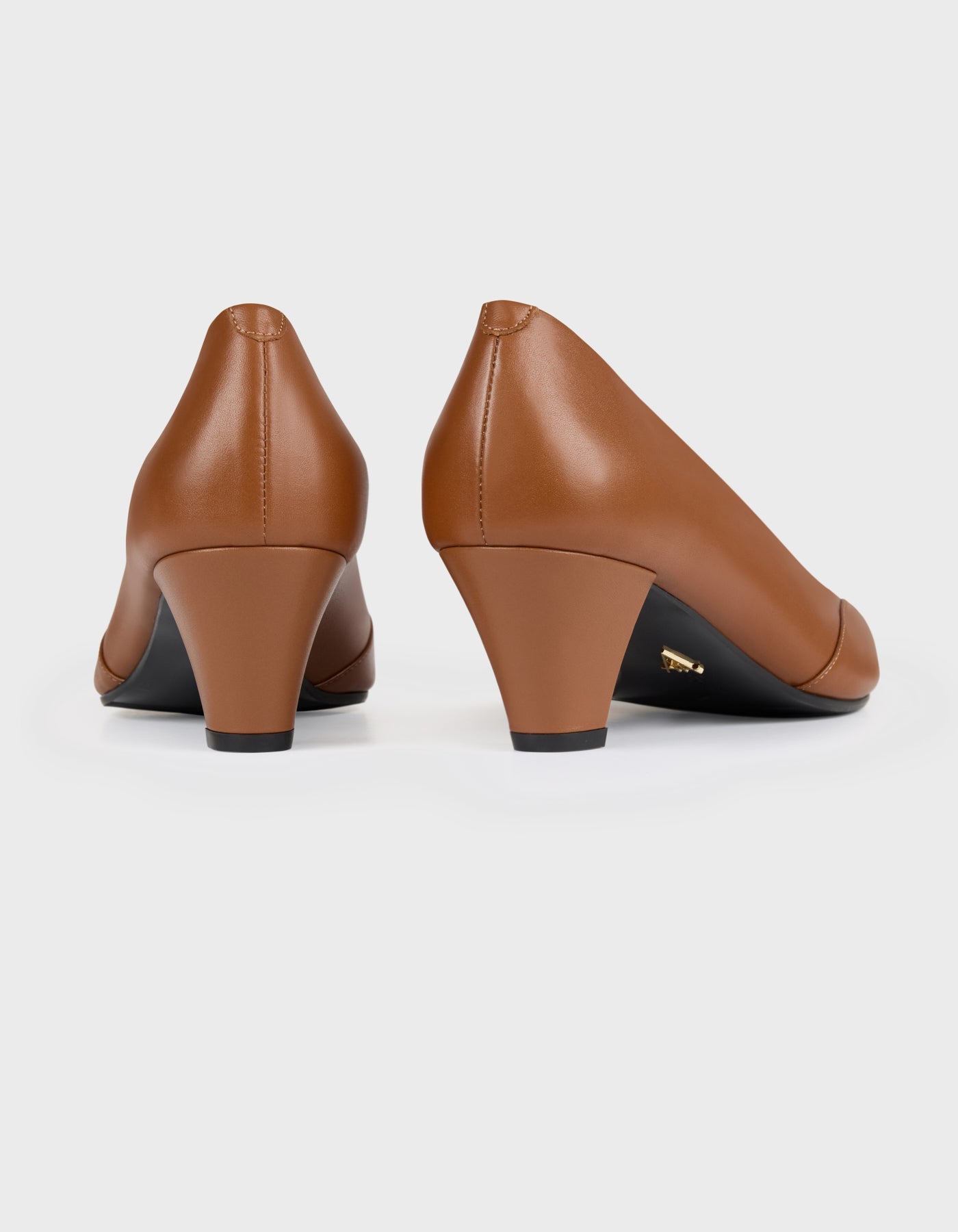 Hiva Atelier | Leather Pointed Toe Heels Wood | Beautiful and Versatile Leather Accessories