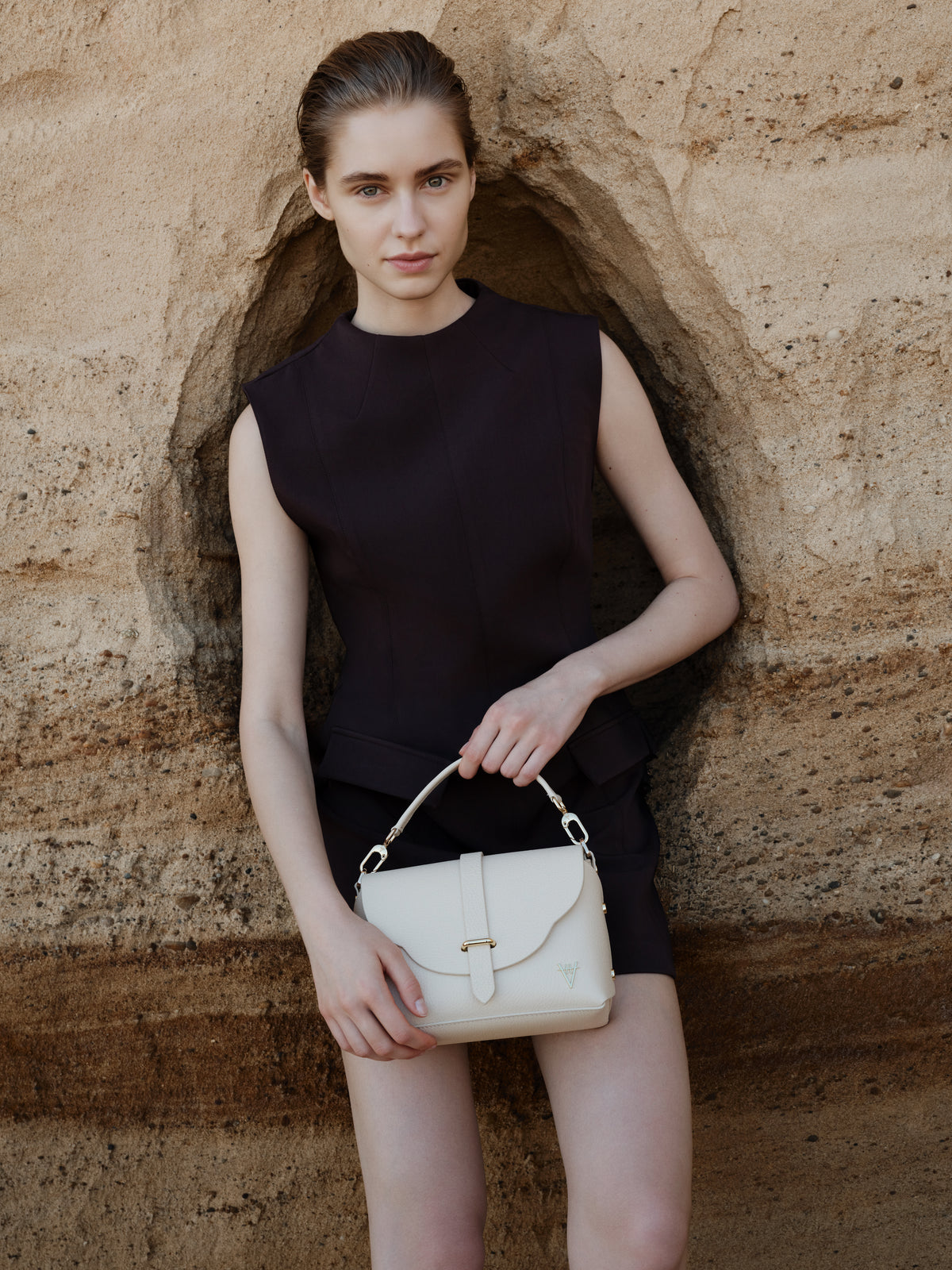HiVa Atelier | Harmonia Shoulder Bag | Beautiful and Versatile Leather Accessories