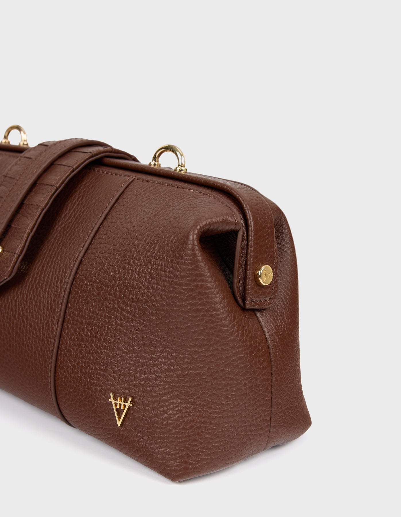 Hiva Atelier | Nubes Doctor Bag NUTSHELL | Beautiful and Versatile Leather Accessories