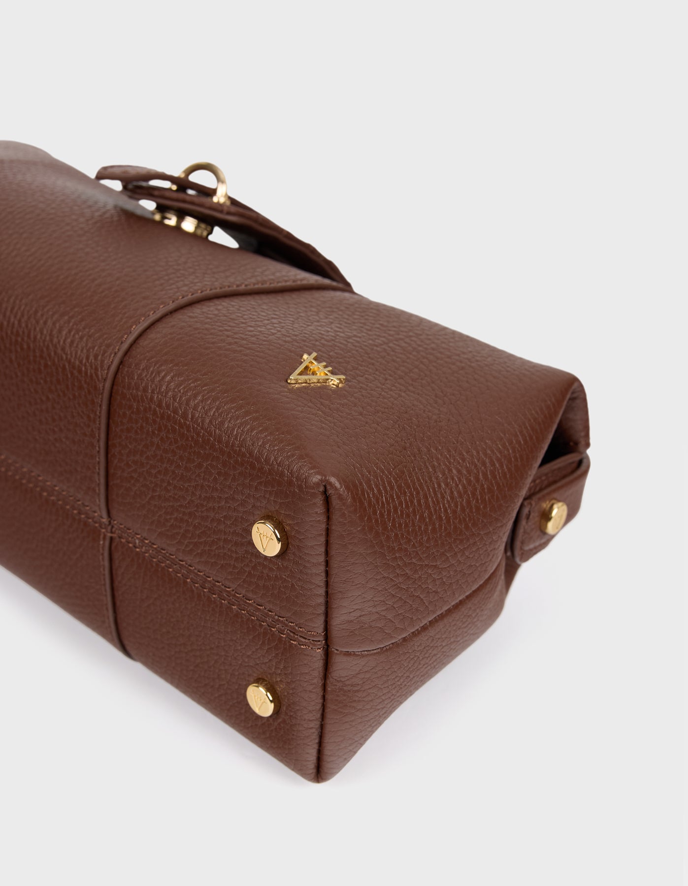Hiva Atelier | Nubes Doctor Bag NUTSHELL | Beautiful and Versatile Leather Accessories