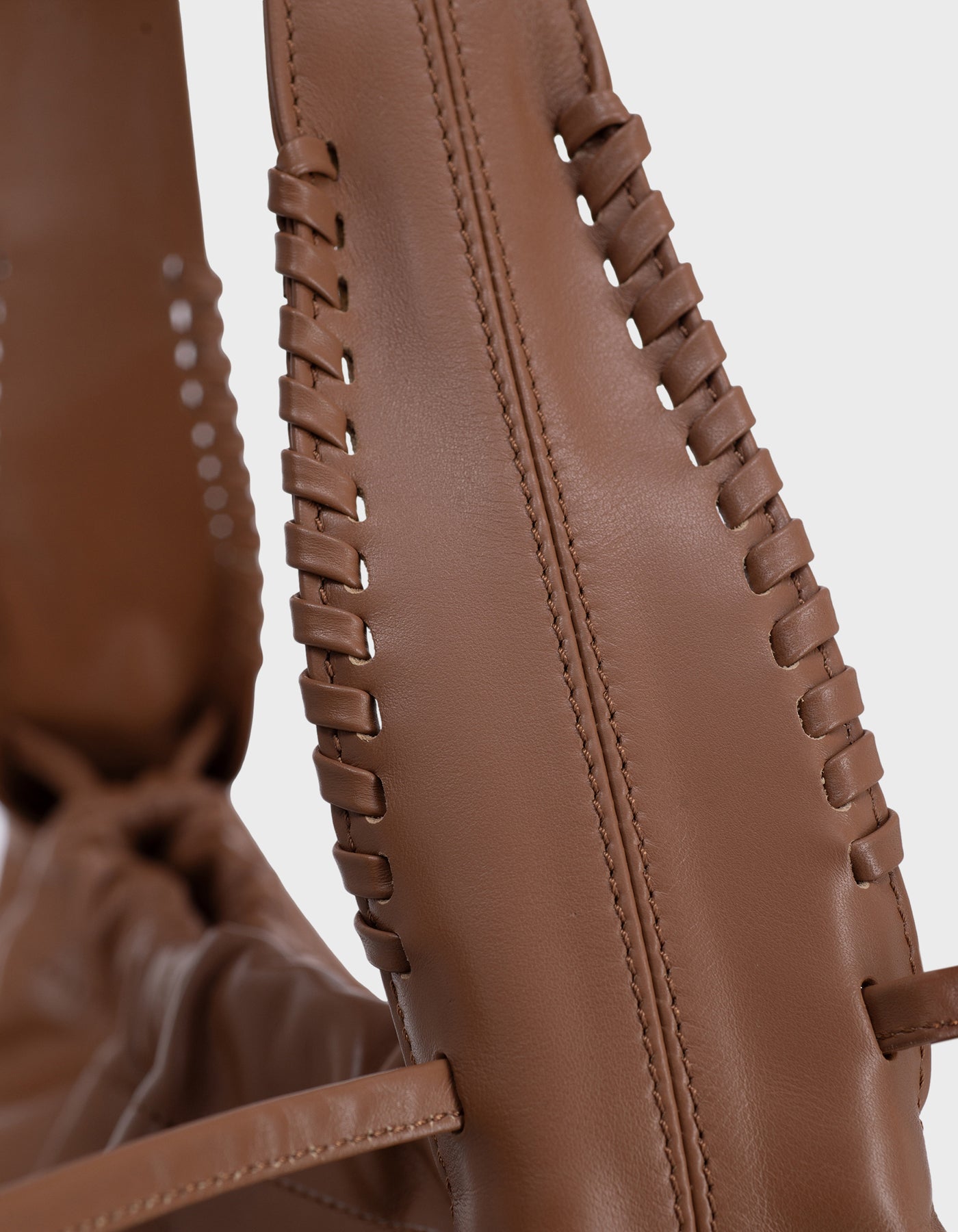 Hiva Atelier | All Day Midi Bucket Bag Smooth Wood | Beautiful and Versatile Leather Accessories