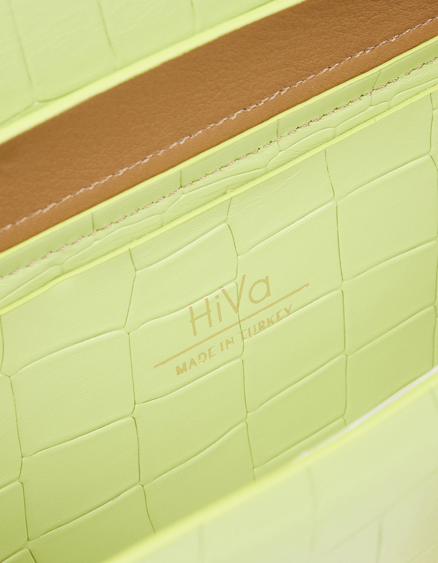 Hiva Atelier | Harmonia Shoulder Bag Croco Effect Apple | Beautiful and Versatile