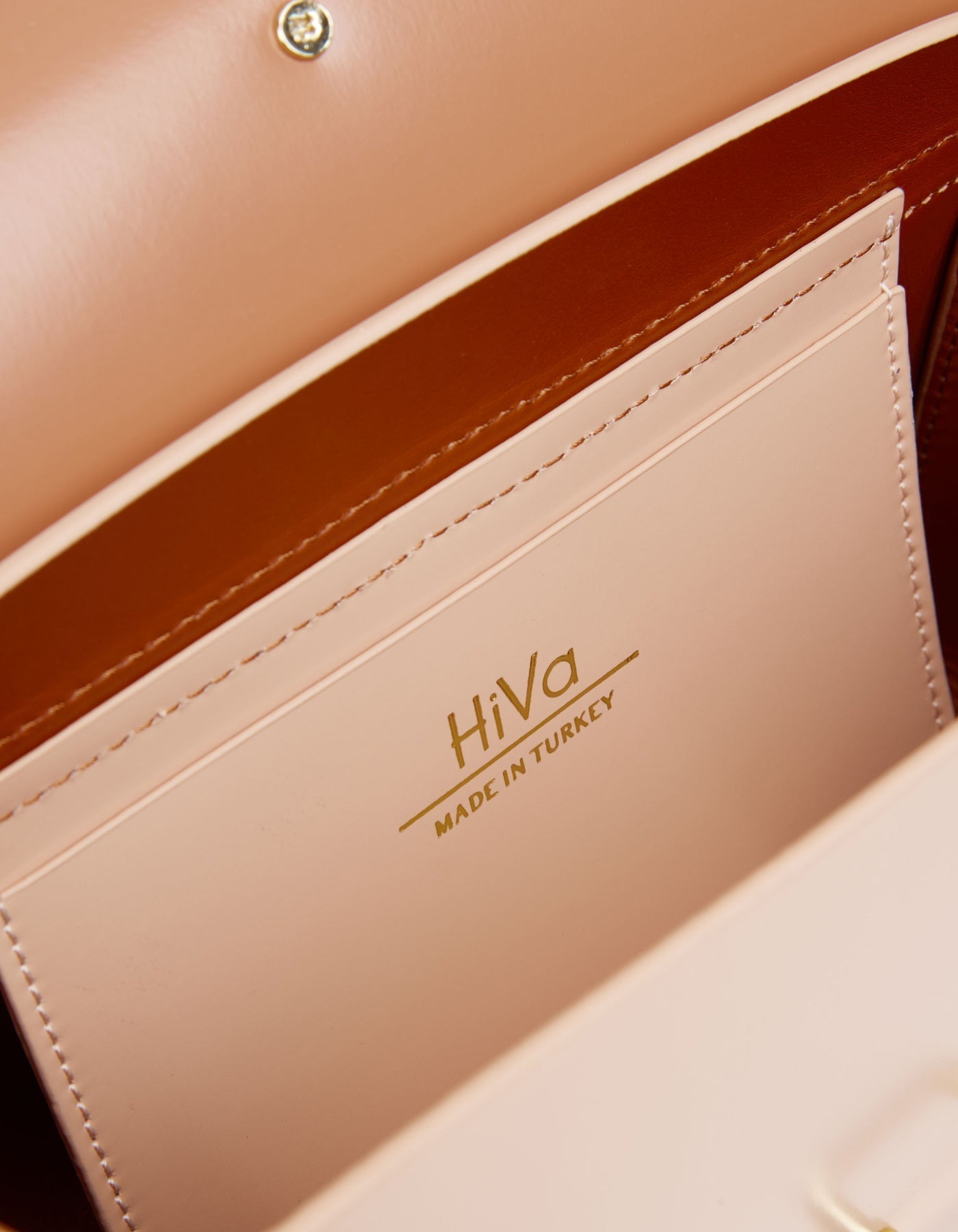 Hiva Atelier | Harmonia Shoulder Bag Peach Sand | Beautiful and Versatile Leather Accessories