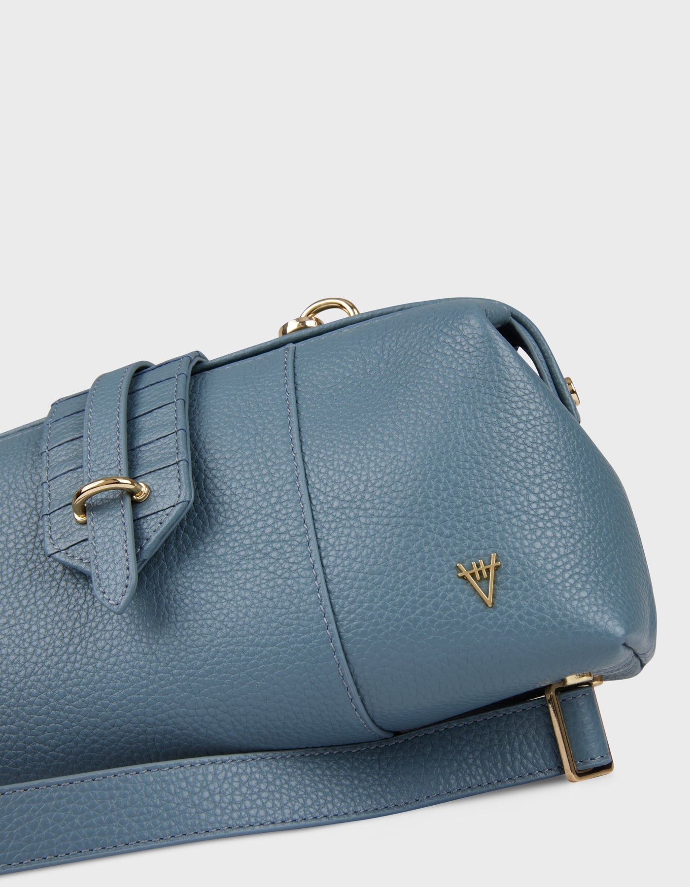 Hiva Atelier | Nubes Doctor Bag Dusty Blue | Beautiful and Versatile Leather Accessories