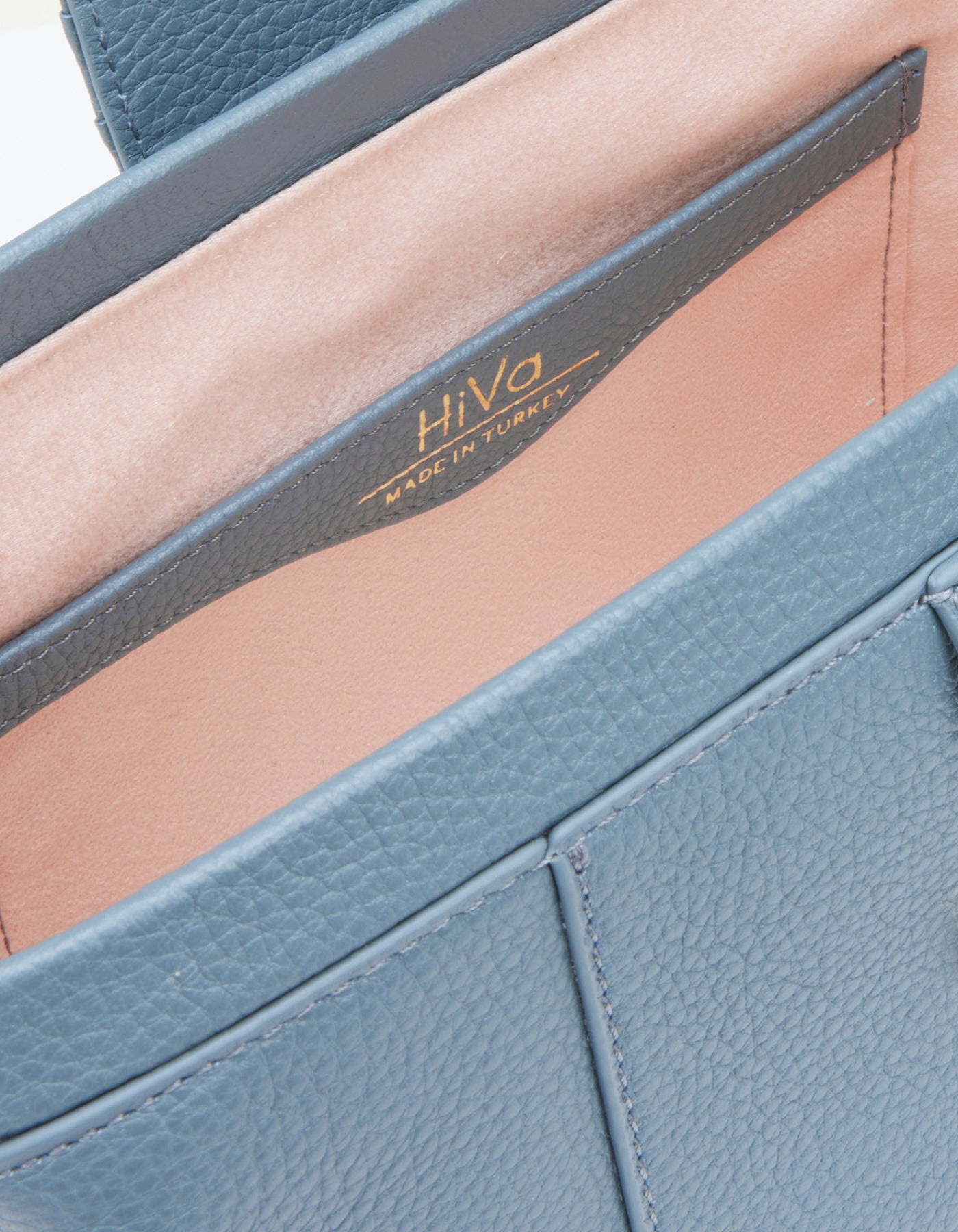 Hiva Atelier | Nubes Doctor Bag Dusty Blue | Beautiful and Versatile Leather Accessories