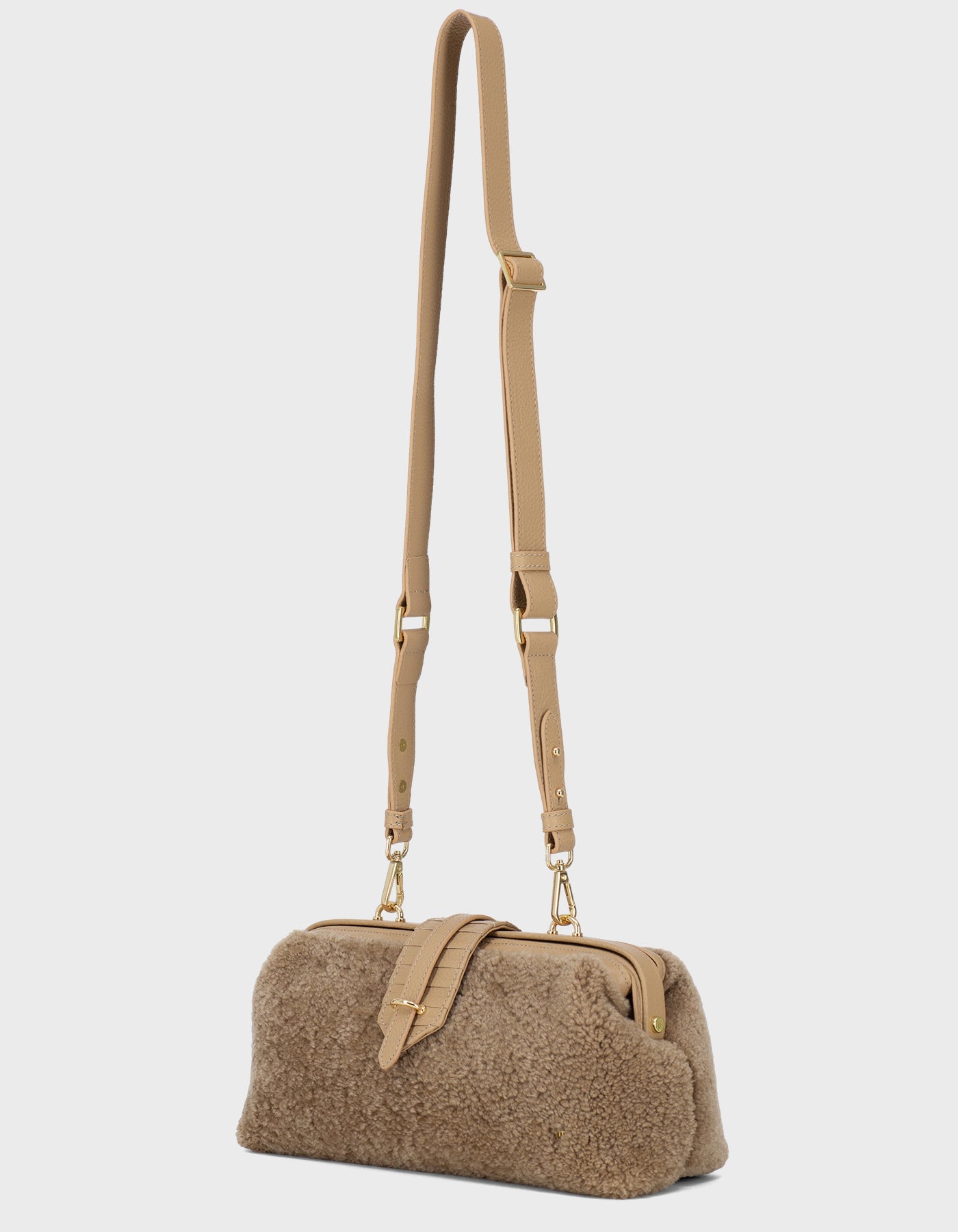 Hiva Atelier | Nubes Doctor Bag Shearling Biscuit | Beautiful and Versatile Leather Accessories