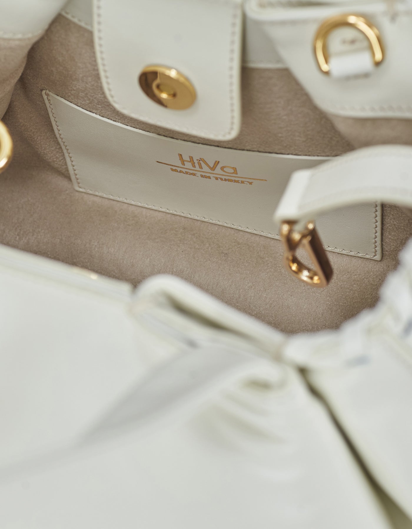 Hiva Atelier | Nubi Pedded Shoulder Bag Bone | Beautiful and Versatile