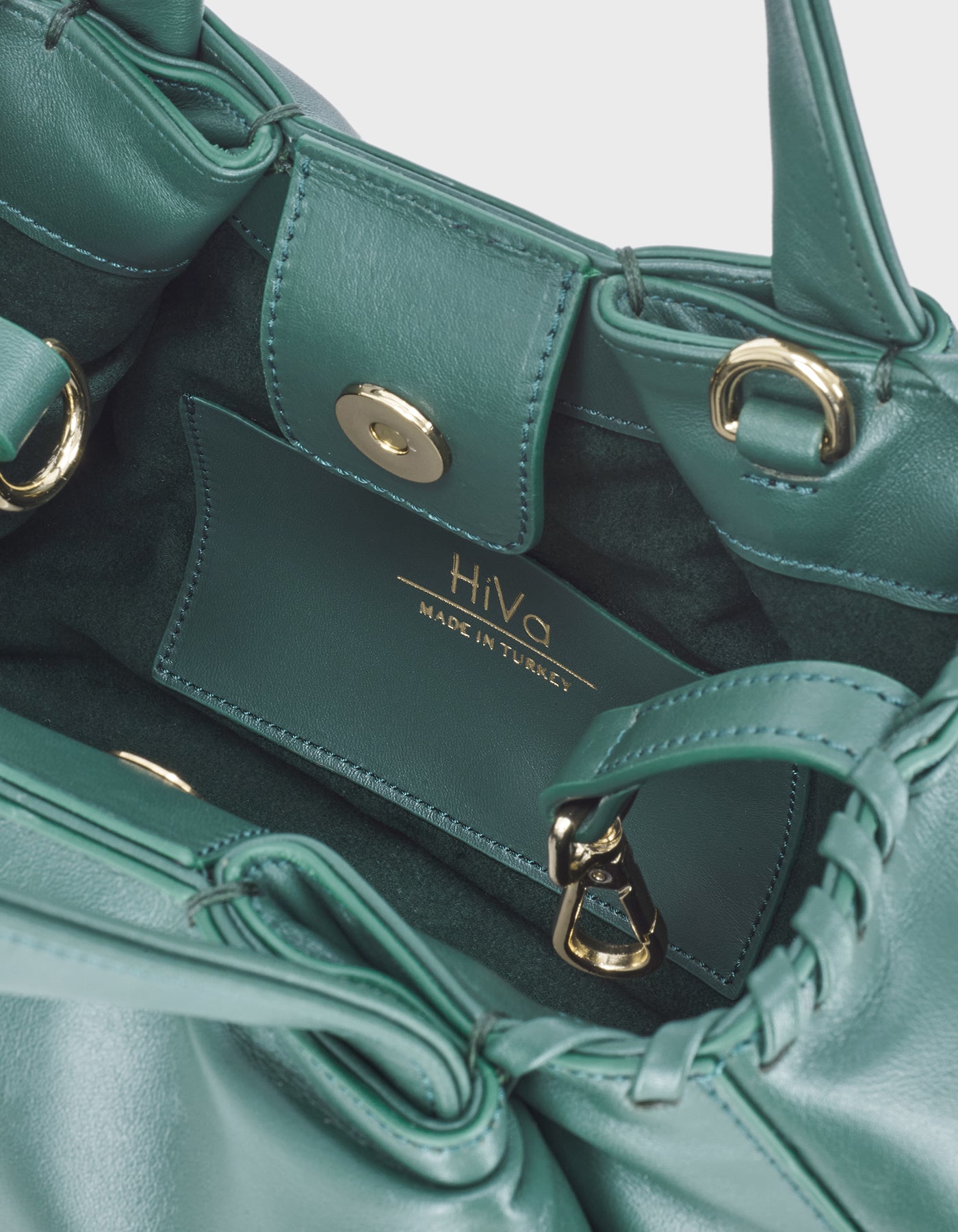 Hiva Atelier | Nubi Pedded Shoulder Bag Deep Emerald | Beautiful and Versatile Leather Accessories